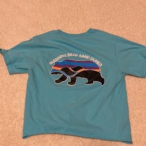 Patagonia short sleeve shirt, womens size small.